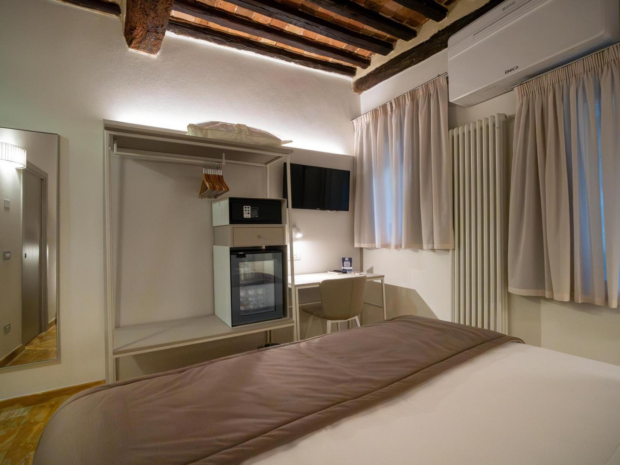 Torre Del Fuggisole Hotell Siena Eksteriør bilde